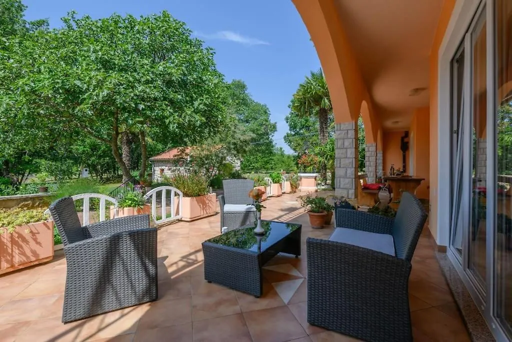 Casa Martina Villa Sumber